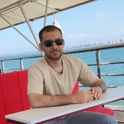 عضو تیم بیزیلُک: امیر همتی - کارشناس تولید محتوا